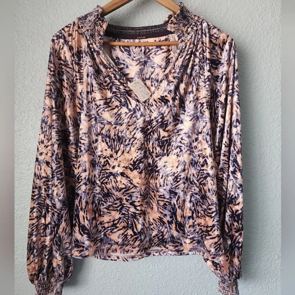 Free people go get'Em crushed velvet balloon sleeve blouse
